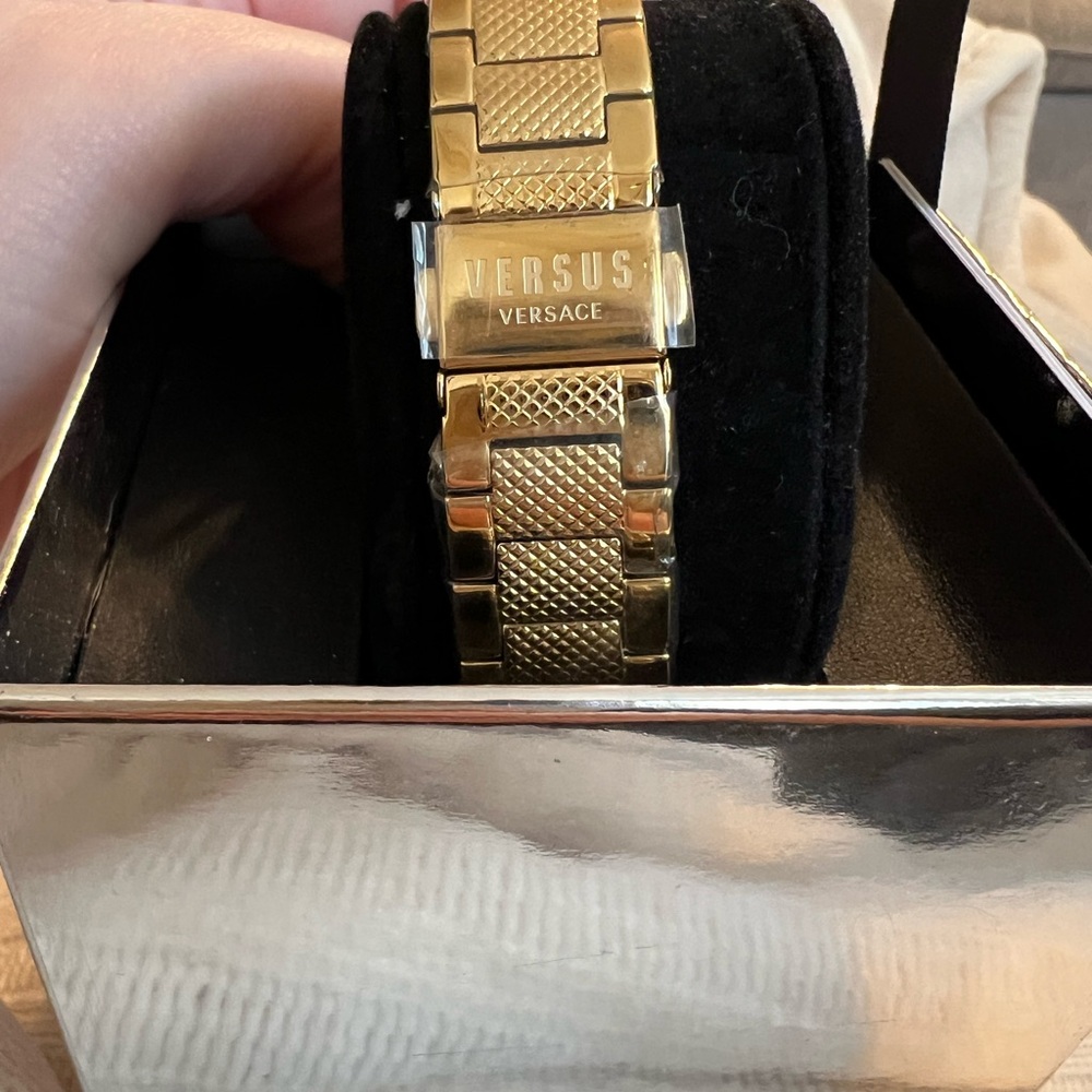 Brand new! Versus Versace Brick lane women watch. Never worn with tags! 🏷️ - Picture 2 of 9